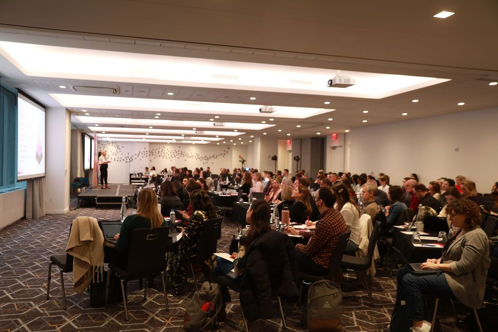 finance conferences and events - people enjoying an event