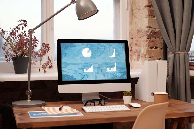 How to improve your sales 
 forecast accuracy